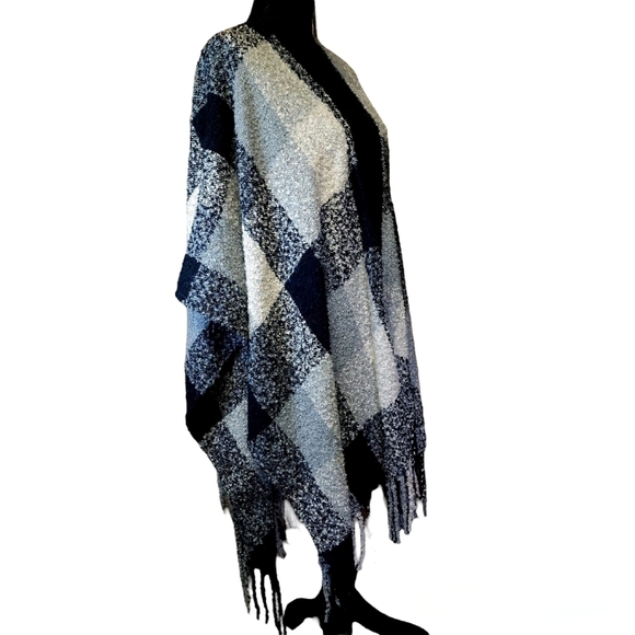 Woolrich Boucle Buffalo Plaid Soft Cozy Blanket Wrap Shrug OS Like New - Picture 6 of 7
